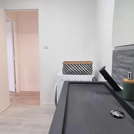 Appartement entièrement rénové en hyper centre! Le Rétro Chic - Terrasse privée - Parking gratuit Appartamento *